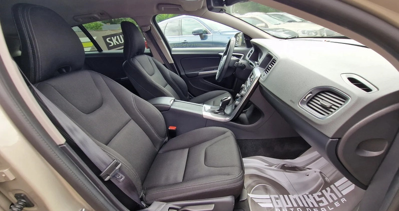 Volvo V60 cena 59999 przebieg: 170000, rok produkcji 2018 z Namysłów małe 466